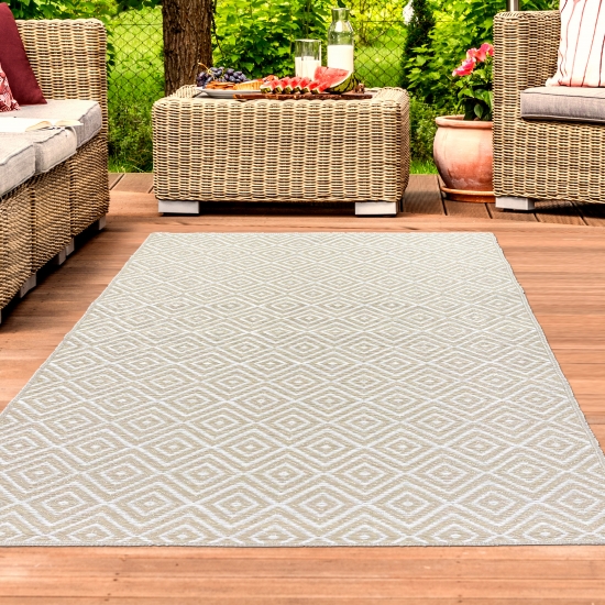 Kunststoff-Teppich mit Rautenmuster | Outdoorteppich in beige