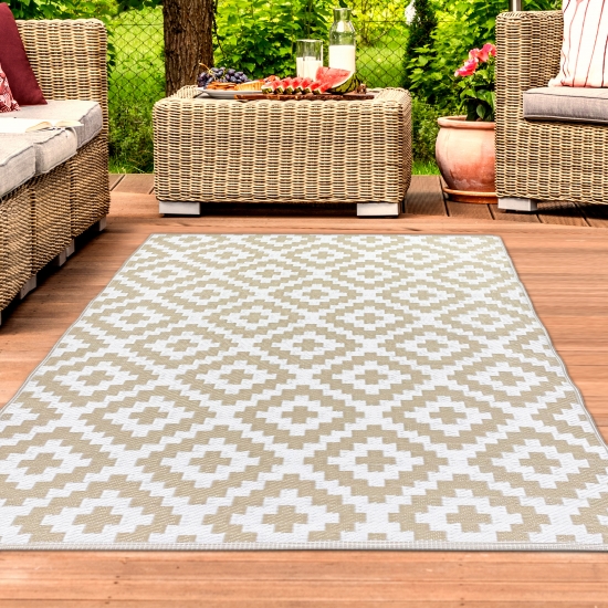 Wendbarer Outdoor-Teppich im Ethno Design in beige