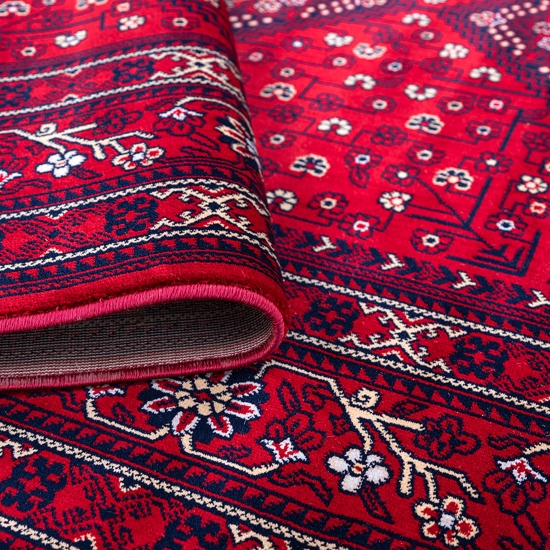 Orientalischer Teppich in rotem Blumen Muster