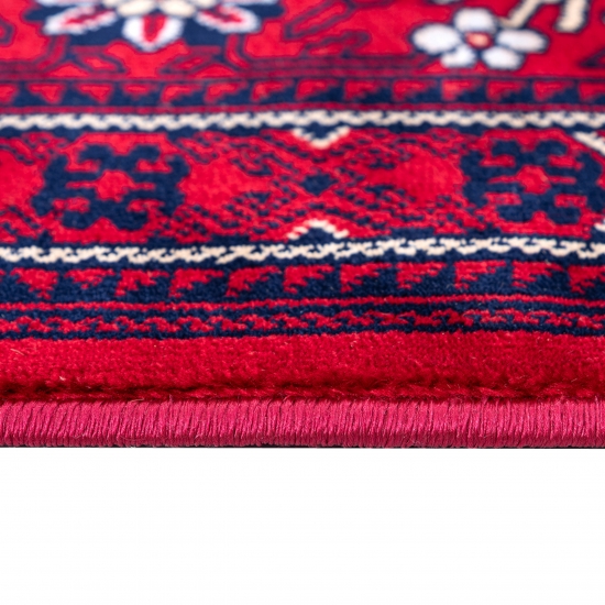 Orientalischer Teppich in rotem Blumen Muster