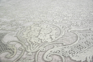 Teppich mit klassischen Ornamenten in Grau Beige