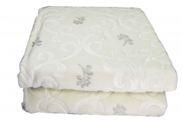 Tagesdecke Bett in Pastell Creme