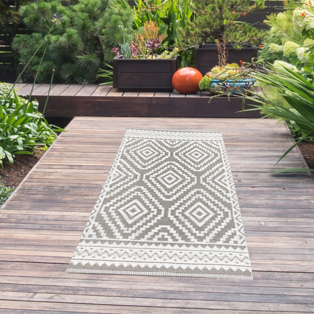 Outdoor-Teppich mit Azteken-Motiv aus Recycelten Materialien in grau