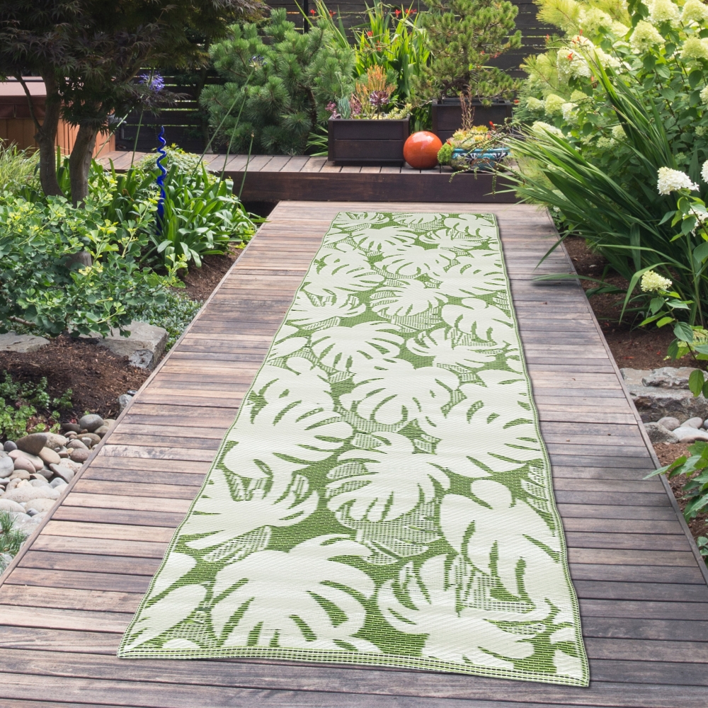 Exotischer Outdoor-Teppich mit tropischen Blättermotiven in Grün